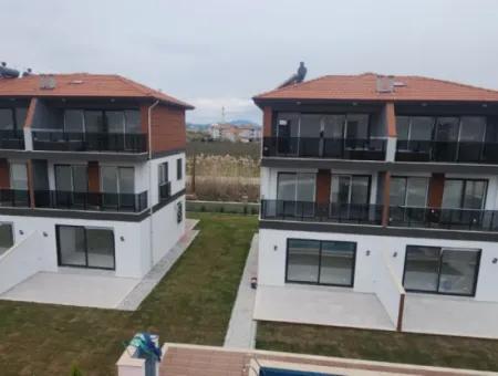 4 1Pool Triplex Villa For Sale In Altintas From Cesur Real Estate