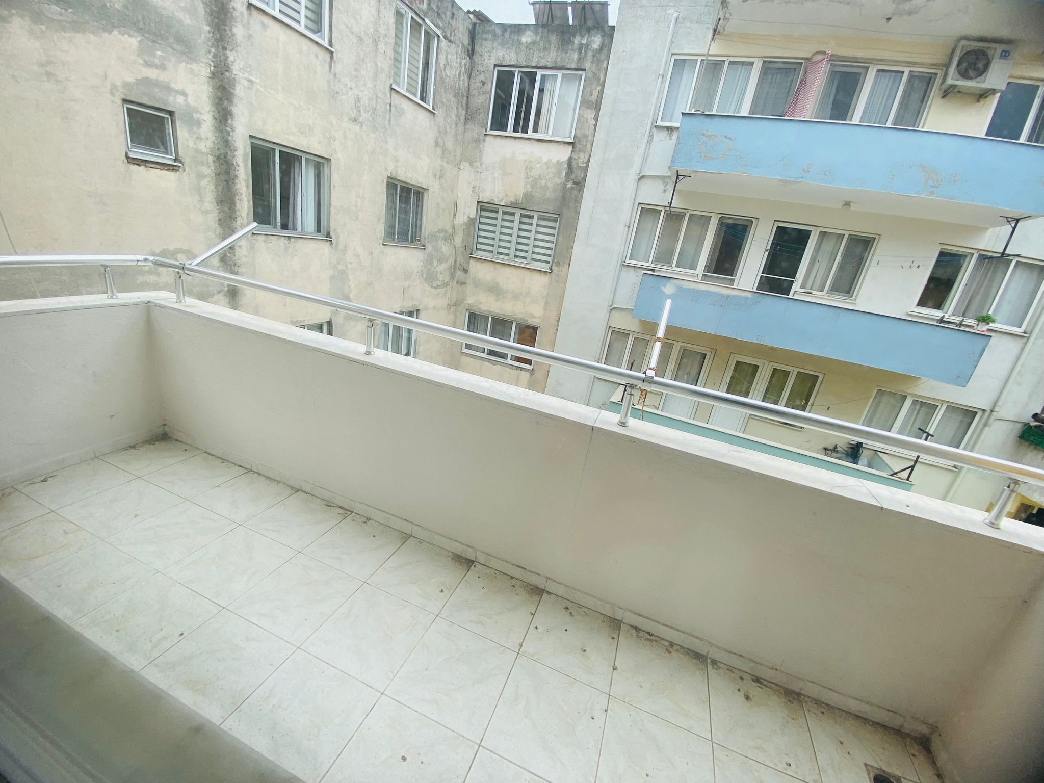 Cesur Emlak'tan Satılık Merkez de 3+1 Bakımlı Daire