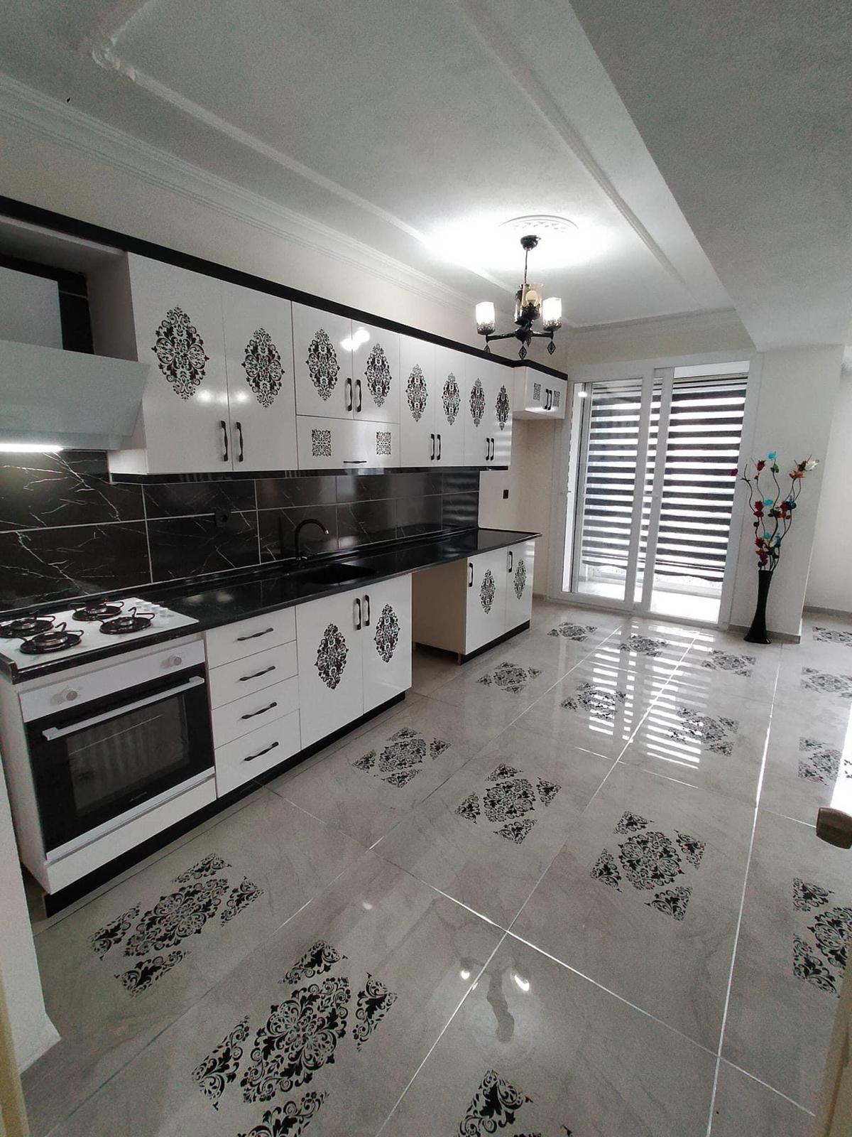 Cesur Emlak'tan Satılık Merkez de Kiracılı 2+1 Daire