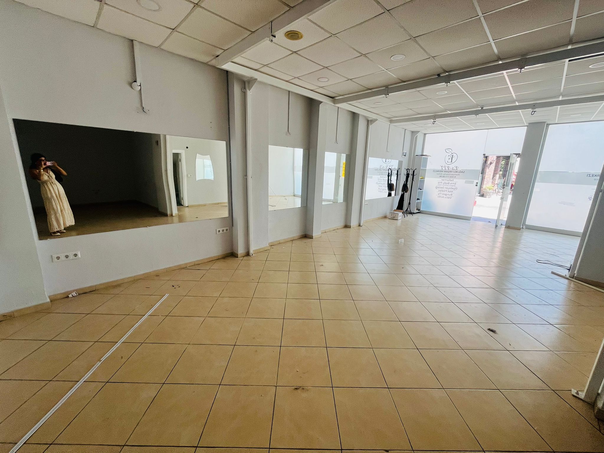Merkez'de Kapalı Mutfaklı Kiralık Büyük Dükkan Ref.Kodu:7266