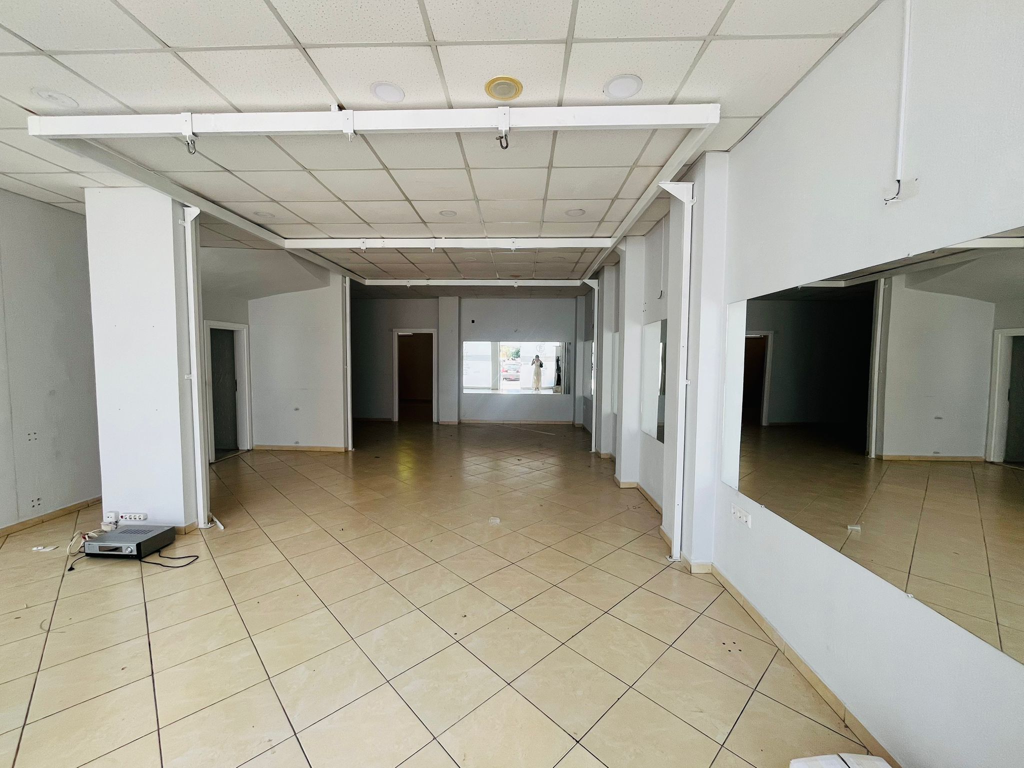 Merkez'de Kapalı Mutfaklı Kiralık Büyük Dükkan Ref.Kodu:7266