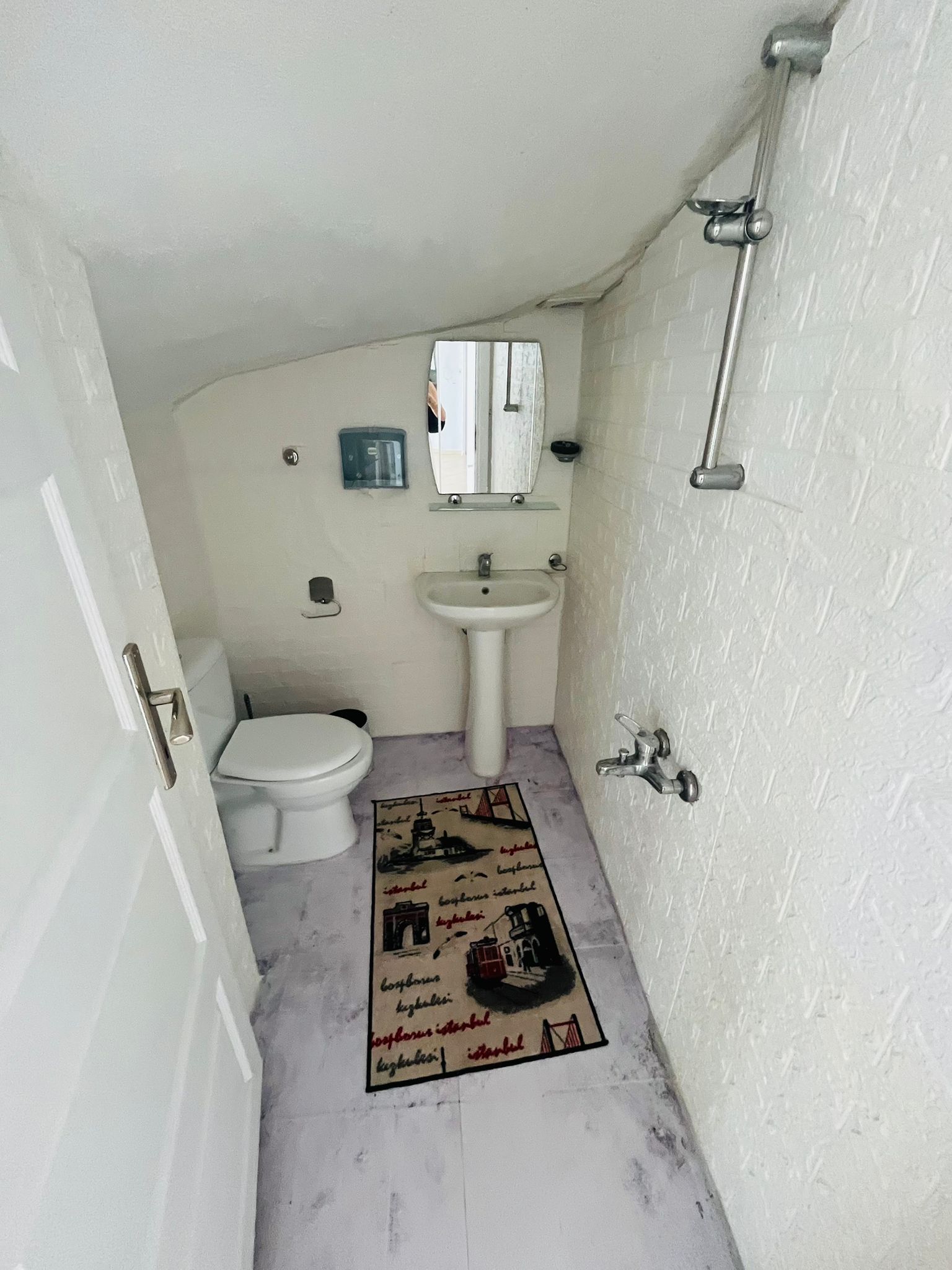 Merkez'de Kapalı Mutfaklı Kiralık Büyük Dükkan Ref.Kodu:7266