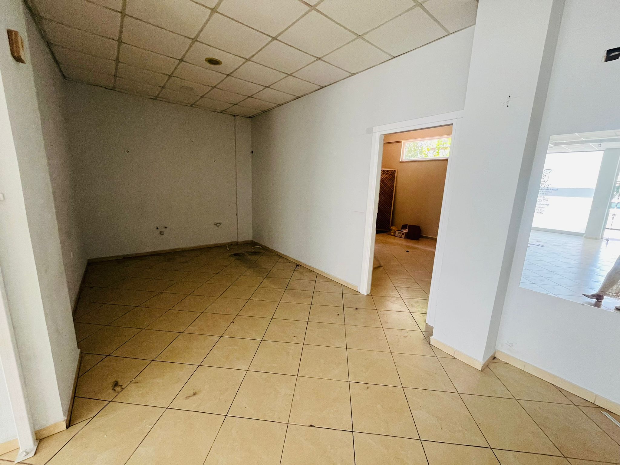Merkez'de Kapalı Mutfaklı Kiralık Büyük Dükkan Ref.Kodu:7266