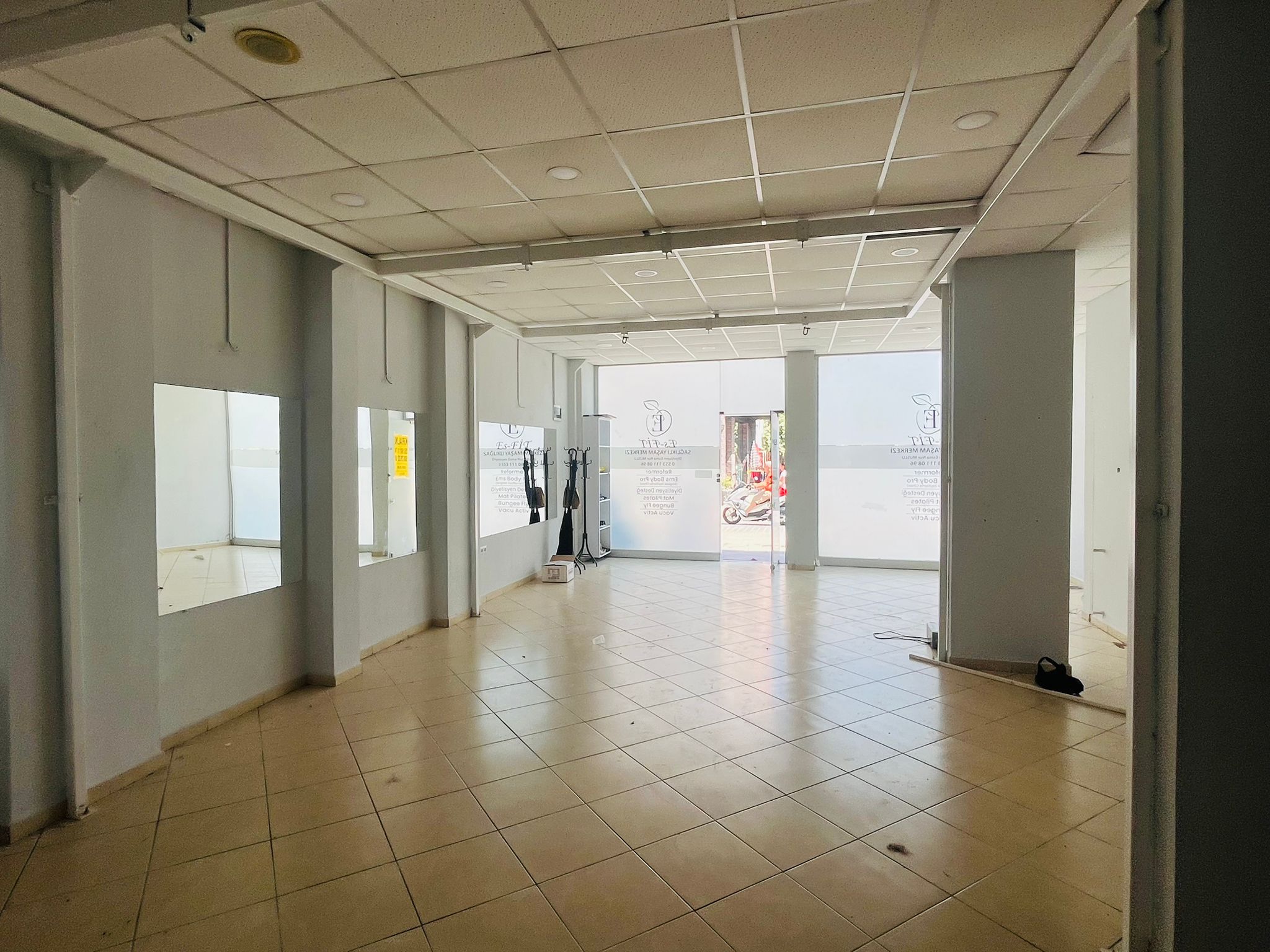 Merkez'de Kapalı Mutfaklı Kiralık Büyük Dükkan Ref.Kodu:7266