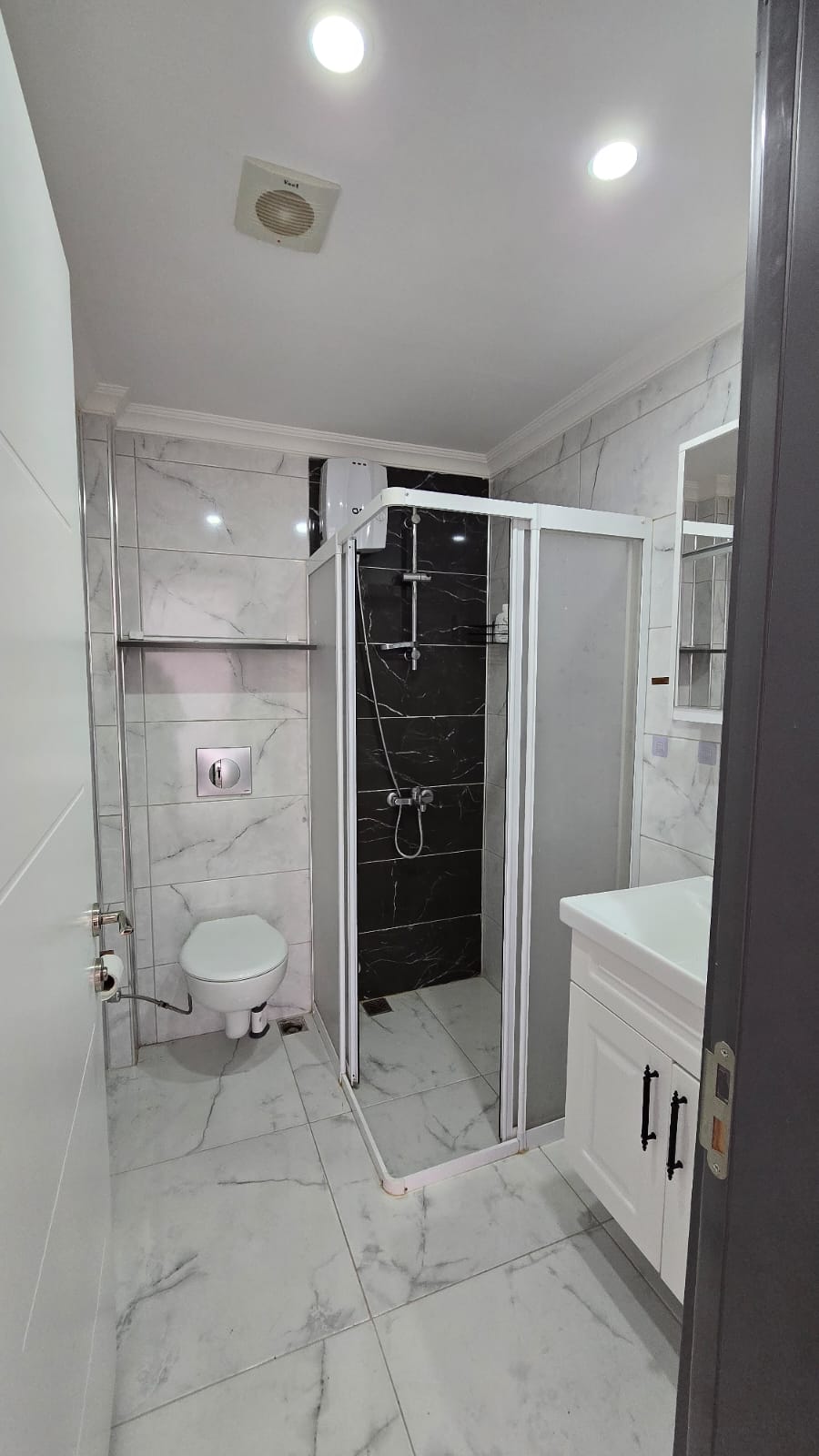 Kiralık 1+1 Daire – Dalaman Söğütlüyurt’ta Havuzlu Site İçinde!