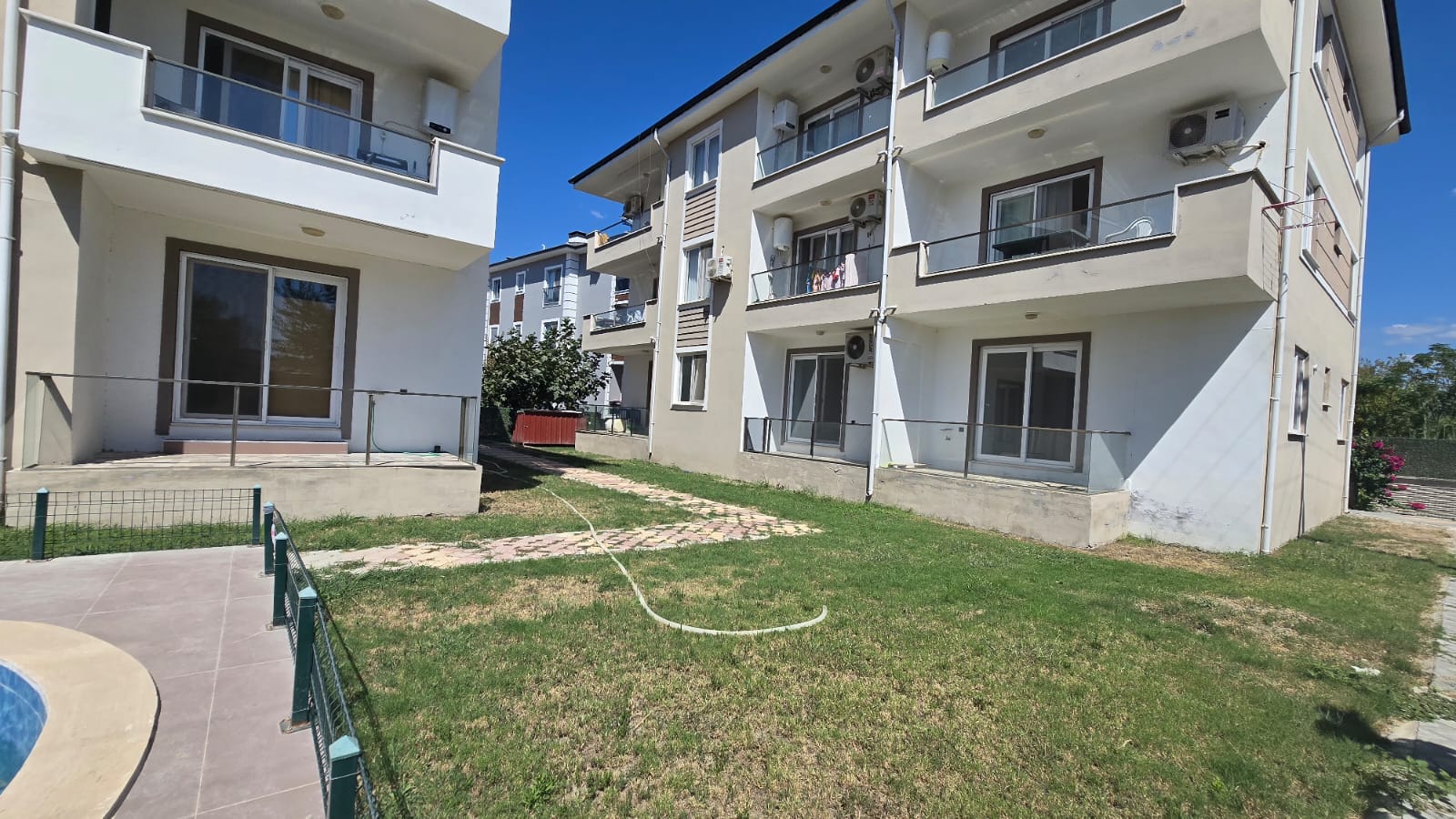 Kiralık 1+1 Daire – Dalaman Söğütlüyurt’ta Havuzlu Site İçinde!