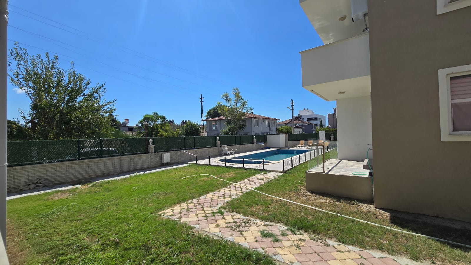 Kiralık 1+1 Daire – Dalaman Söğütlüyurt’ta Havuzlu Site İçinde!