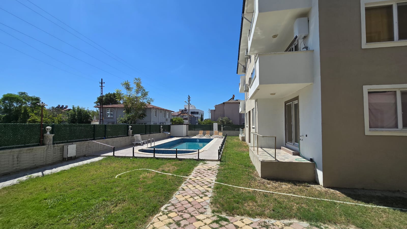 Kiralık 1+1 Daire – Dalaman Söğütlüyurt’ta Havuzlu Site İçinde!