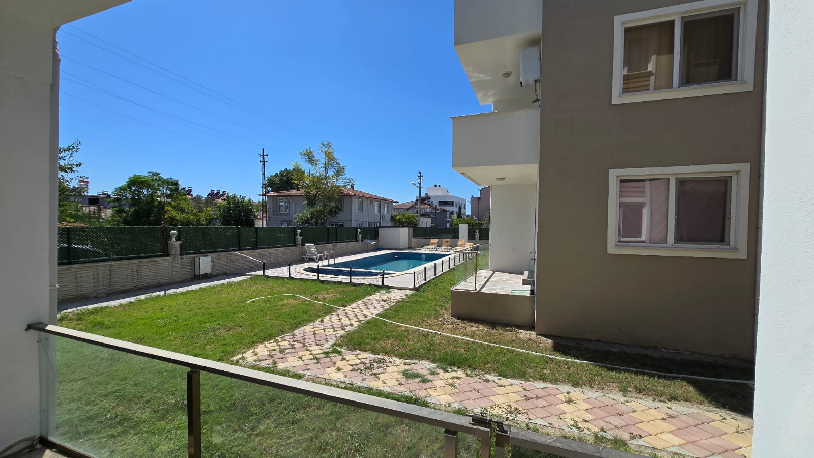 Kiralık 1+1 Daire – Dalaman Söğütlüyurt’ta Havuzlu Site İçinde!