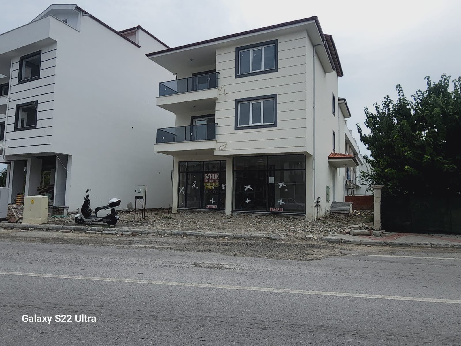 Dalaman Hürriyet Mahallesi Hastane Kavşağında – Komple Satılık Gelir Getiren Bina 