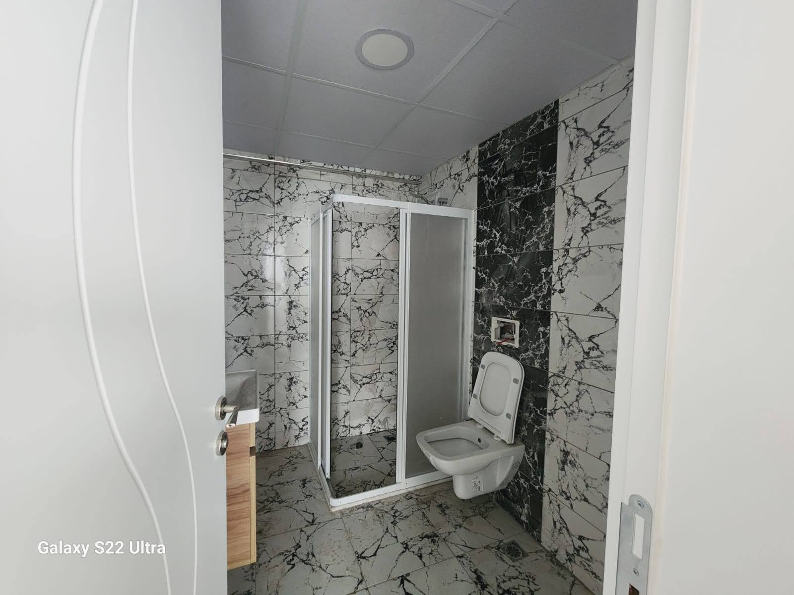 Dalaman Hürriyet Mahallesi Hastane Kavşağında – Komple Satılık Gelir Getiren Bina 