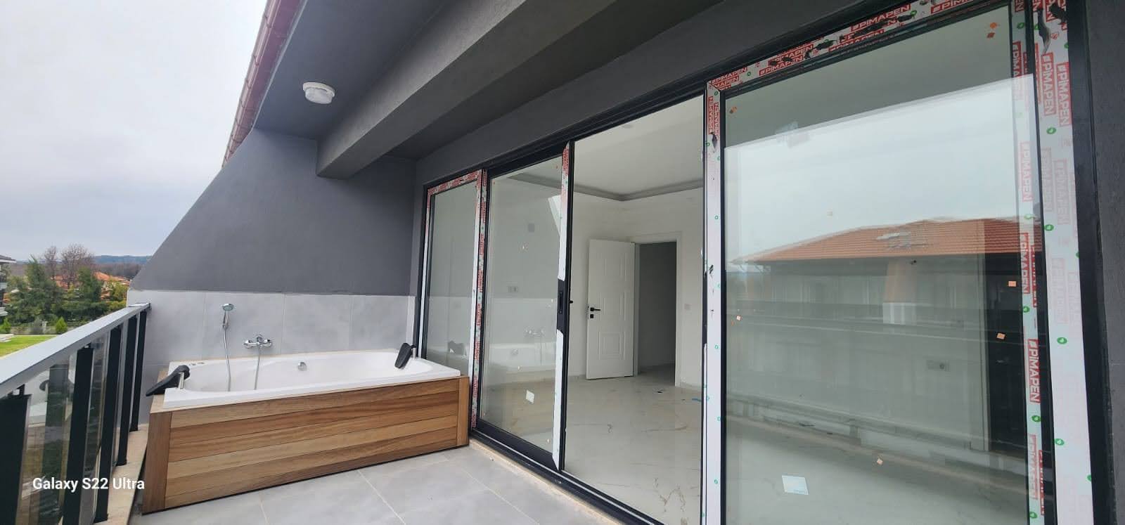 Dalaman’da Terasında Jakuzi Bulunan Lüks Triplex Villa – 4+1, Ortak Havuzlu