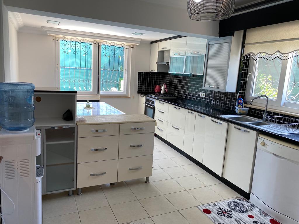 Karaçalı’da 414m² Arsada Müstakil Havuzlu 5+1 Lüks Triplex Villa 