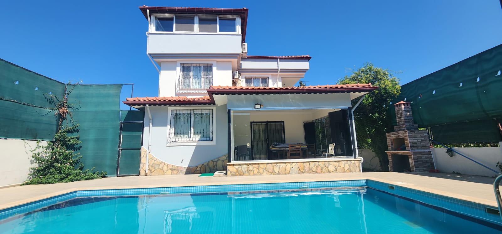 Karaçalı’da 414m² Arsada Müstakil Havuzlu 5+1 Lüks Triplex Villa 