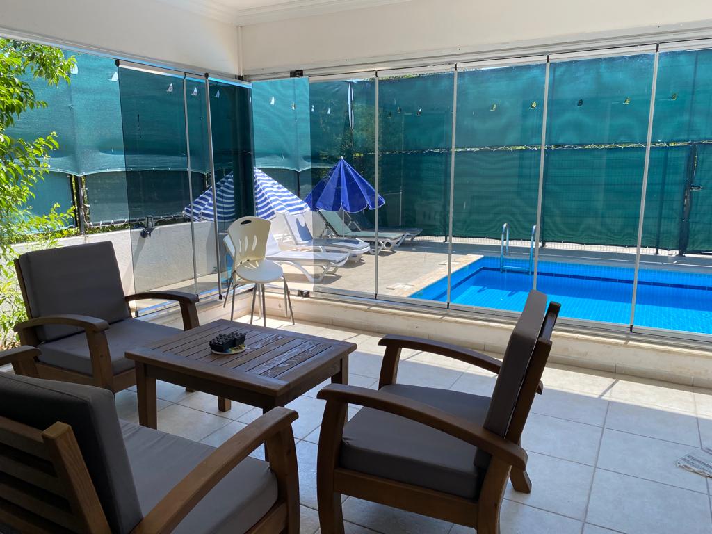 Karaçalı’da 414m² Arsada Müstakil Havuzlu 5+1 Lüks Triplex Villa 