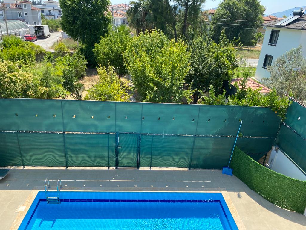 Karaçalı’da 414m² Arsada Müstakil Havuzlu 5+1 Lüks Triplex Villa 