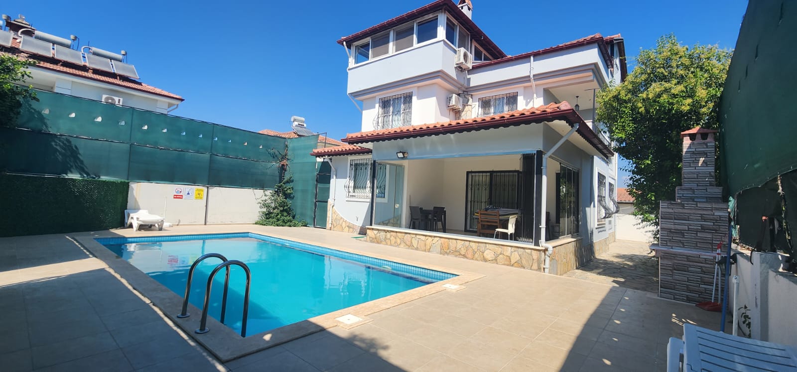 Karaçalı’da 414m² Arsada Müstakil Havuzlu 5+1 Lüks Triplex Villa 