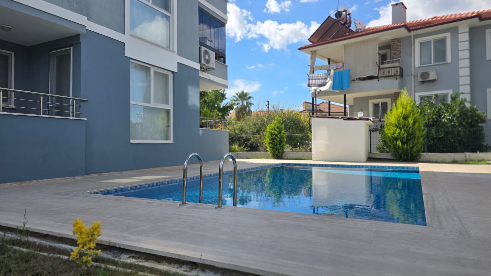 Altıntaşta Yatırımlık 2+1 Havuzlu Sitede Ferah Ara Kat