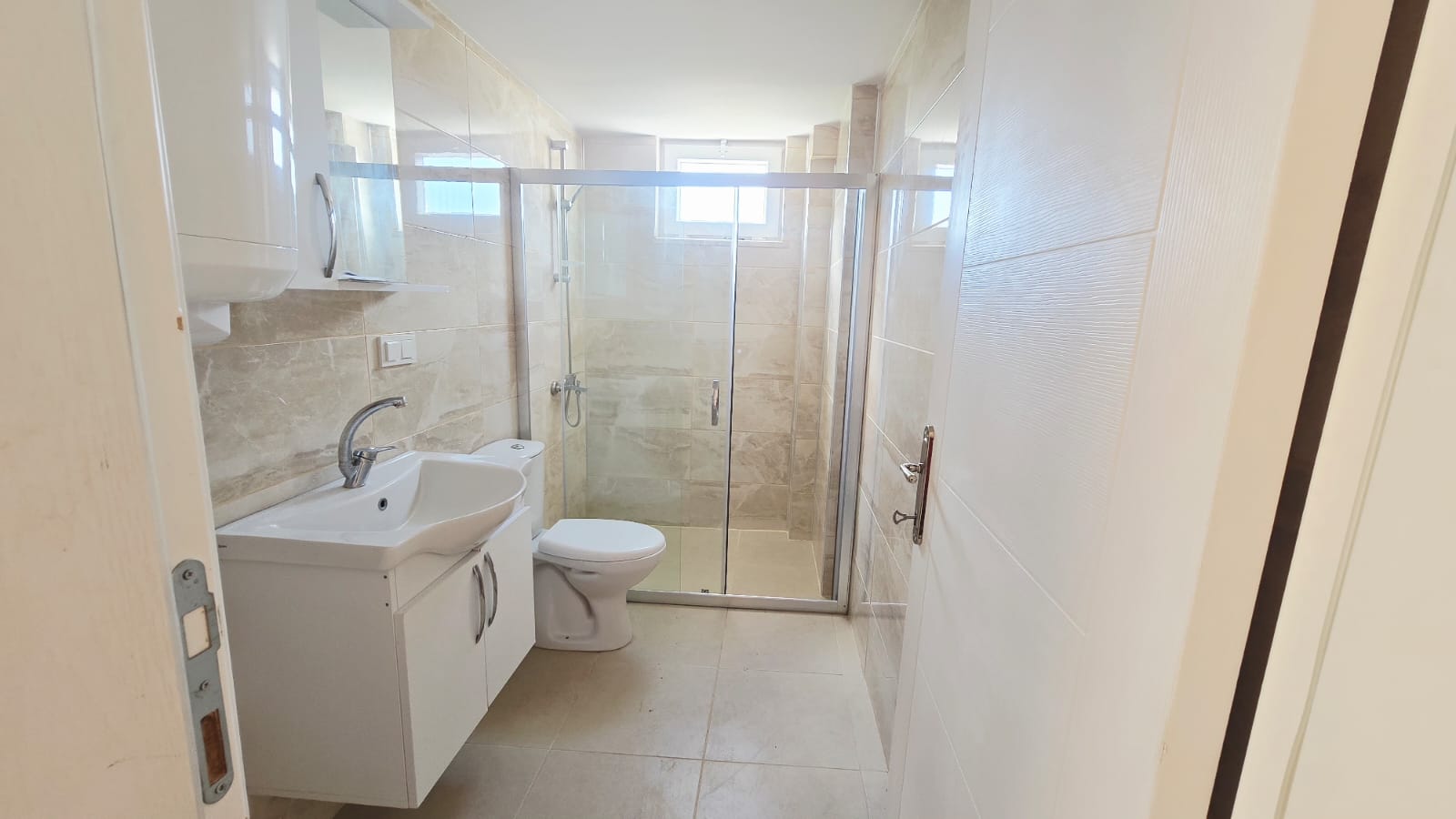 Altıntaşta Yatırımlık 2+1 Havuzlu Sitede Ferah Ara Kat