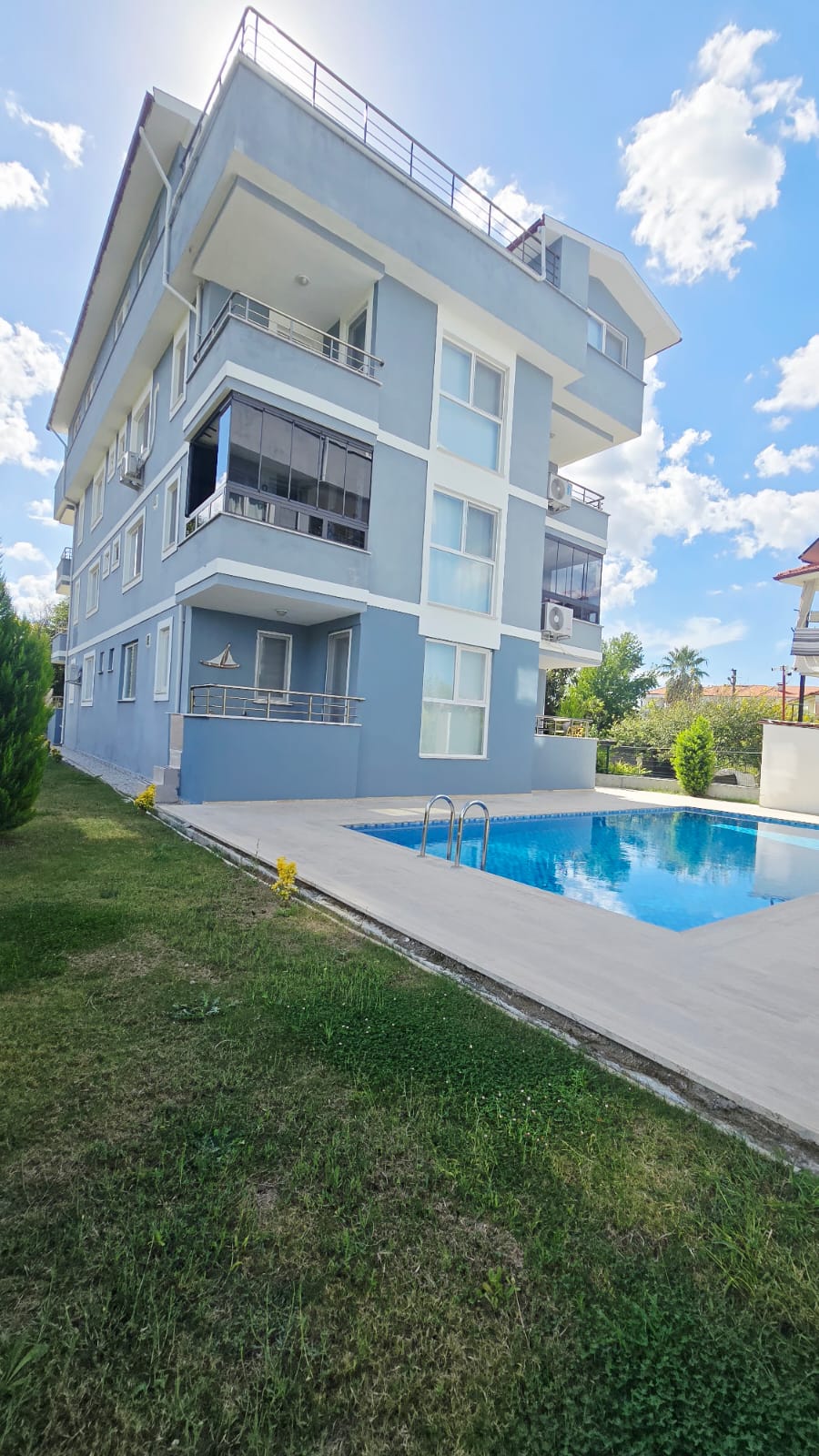 Altıntaşta Yatırımlık 2+1 Havuzlu Sitede Ferah Ara Kat